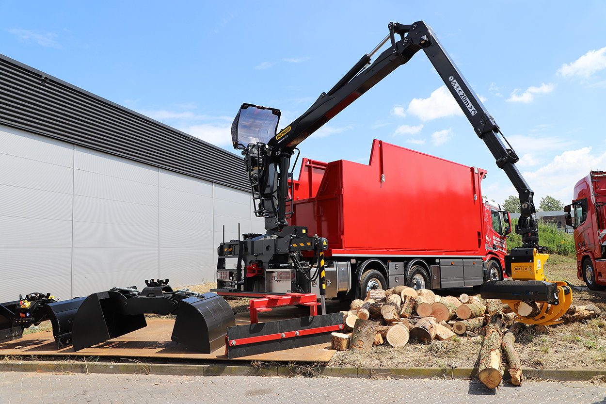 Boomrooierij Weijtmans liet deze DAF 350E opbouwen door RN.